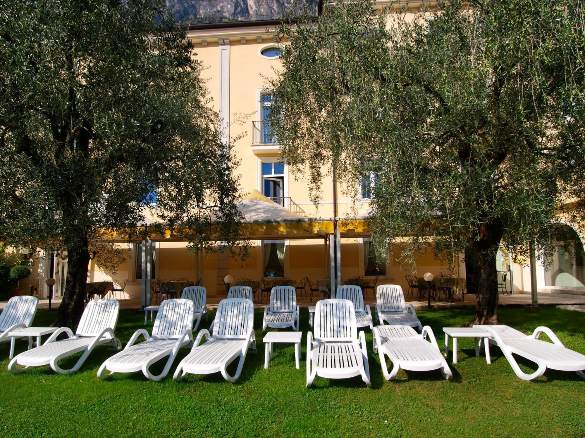 Aparthotel Englovacanze Рива-дель-Гарда Экстерьер фото