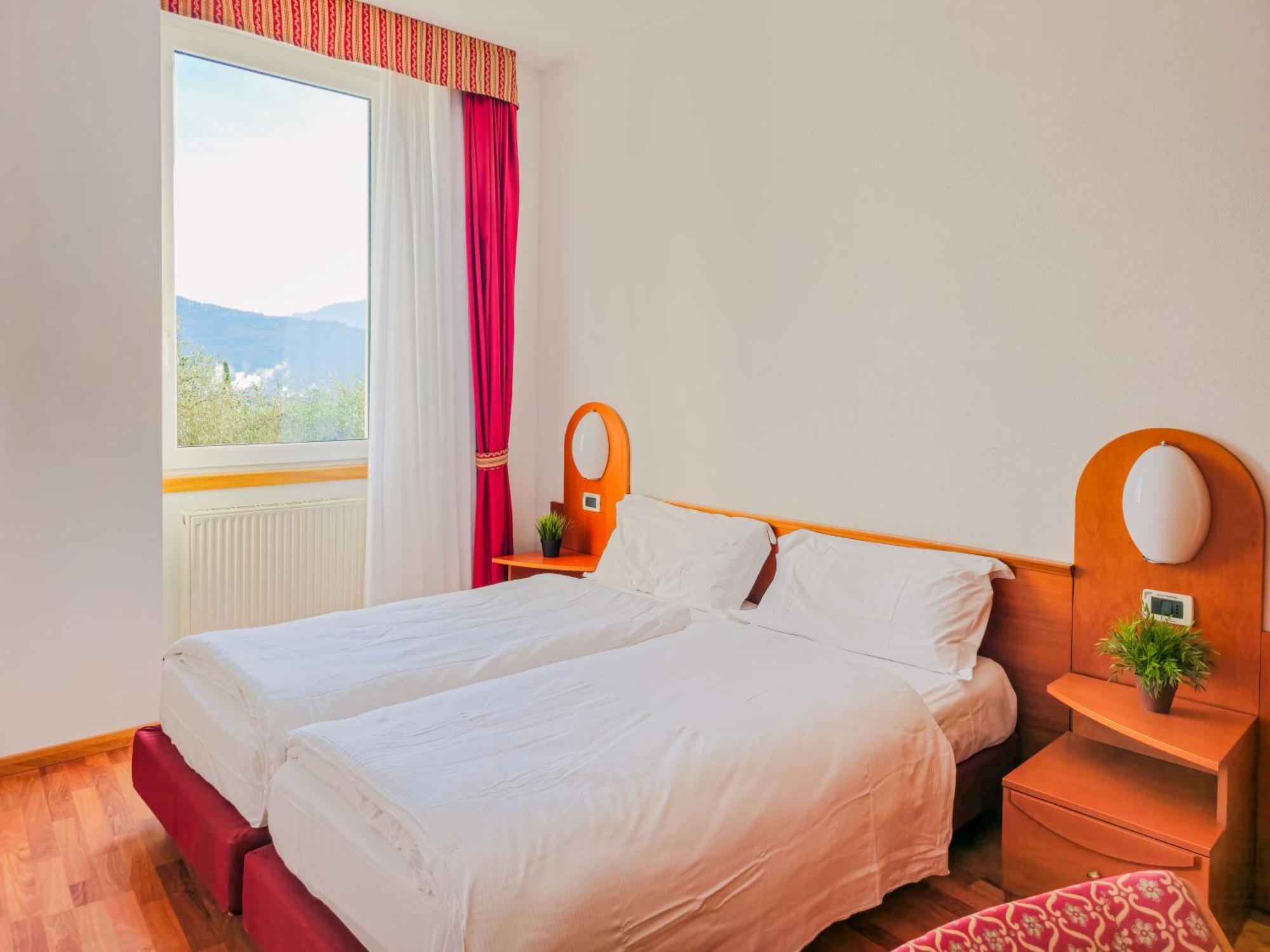 Aparthotel Englovacanze Рива-дель-Гарда Экстерьер фото
