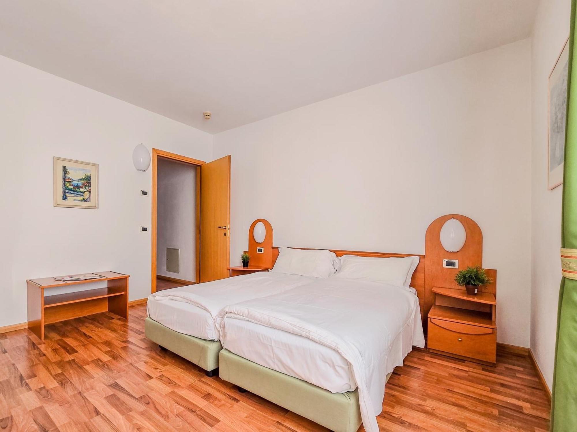Aparthotel Englovacanze Рива-дель-Гарда Экстерьер фото