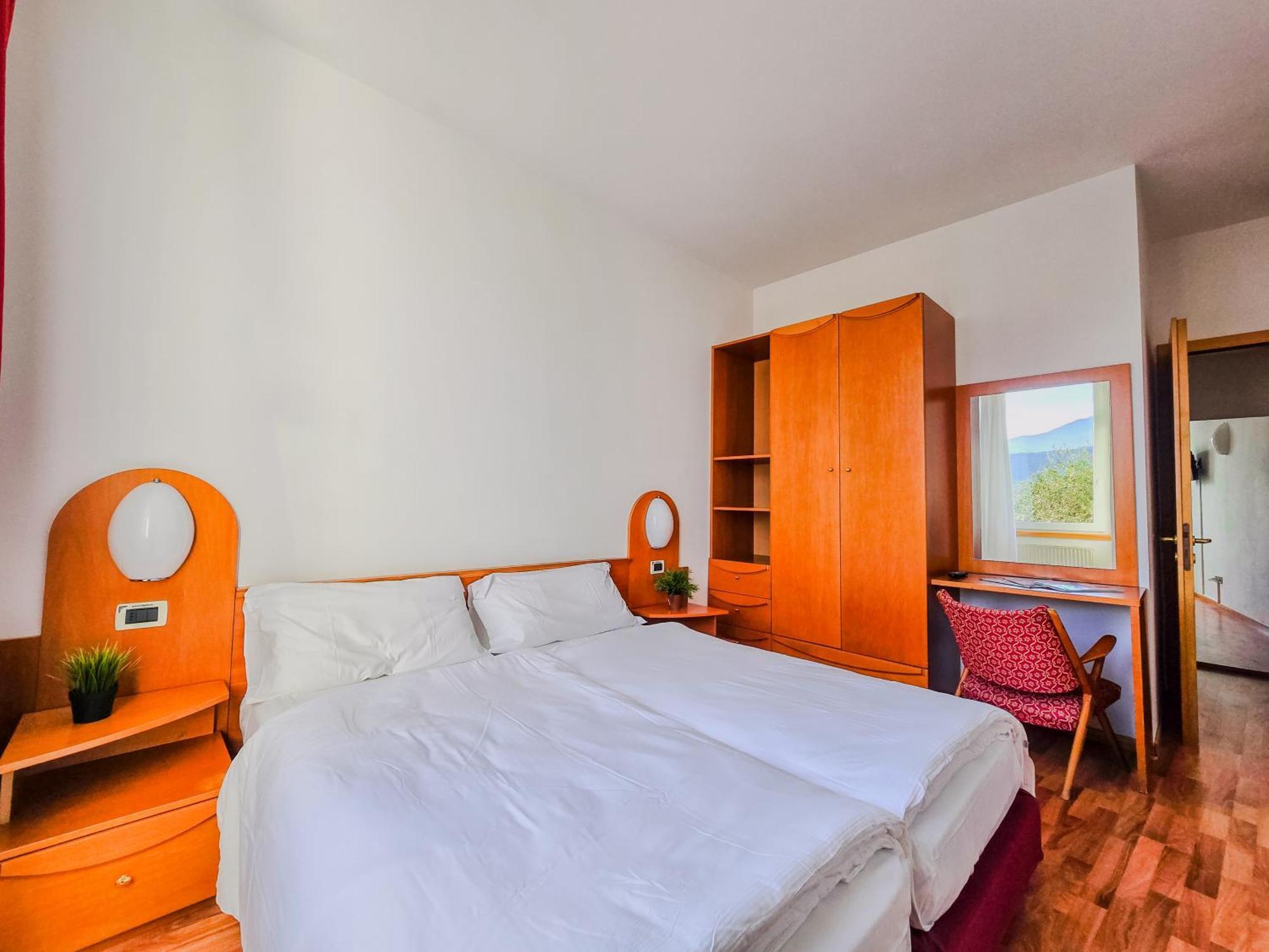 Aparthotel Englovacanze Рива-дель-Гарда Экстерьер фото