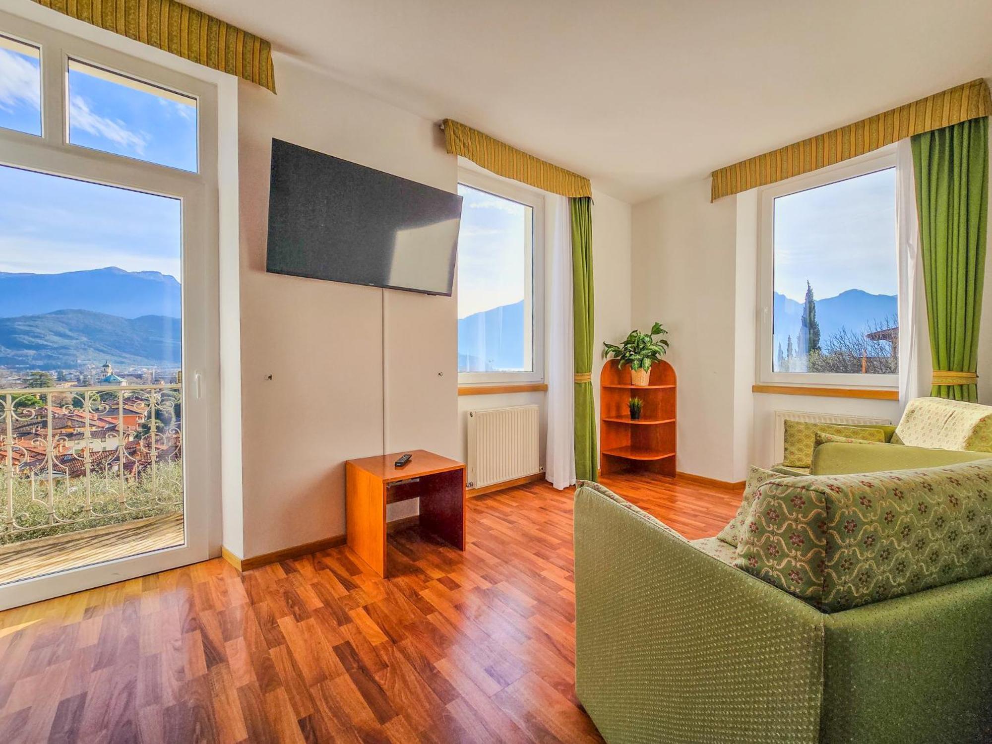 Aparthotel Englovacanze Рива-дель-Гарда Экстерьер фото