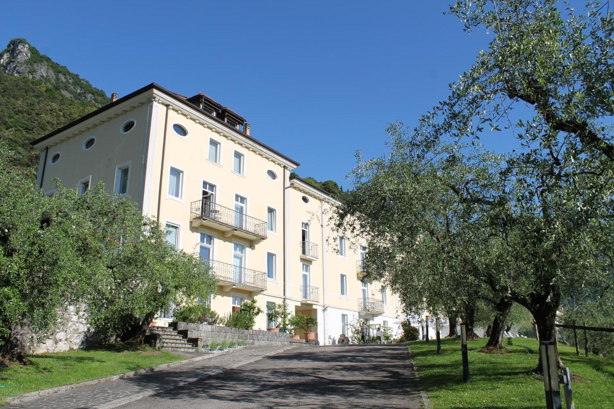 Aparthotel Englovacanze Рива-дель-Гарда Экстерьер фото